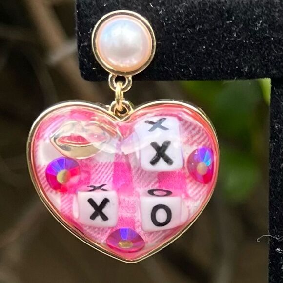 NWT New Betsey Johnson XOXO Pink and Gold Heart Earrings w/Pearls Studs - Picture 3 of 6